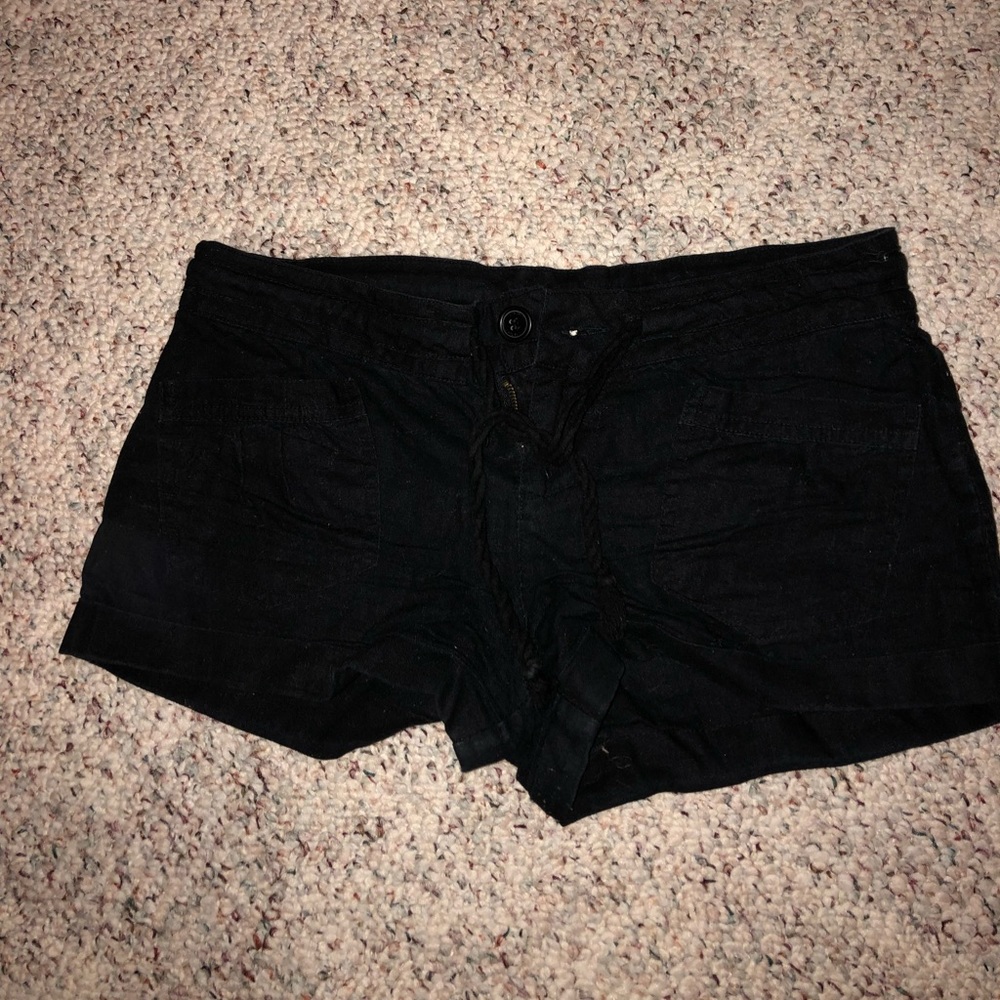 Black fabric shorts from H81!